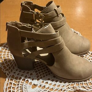 SODA‎ Tan Strappy Heeled Ankle Boots 8.5